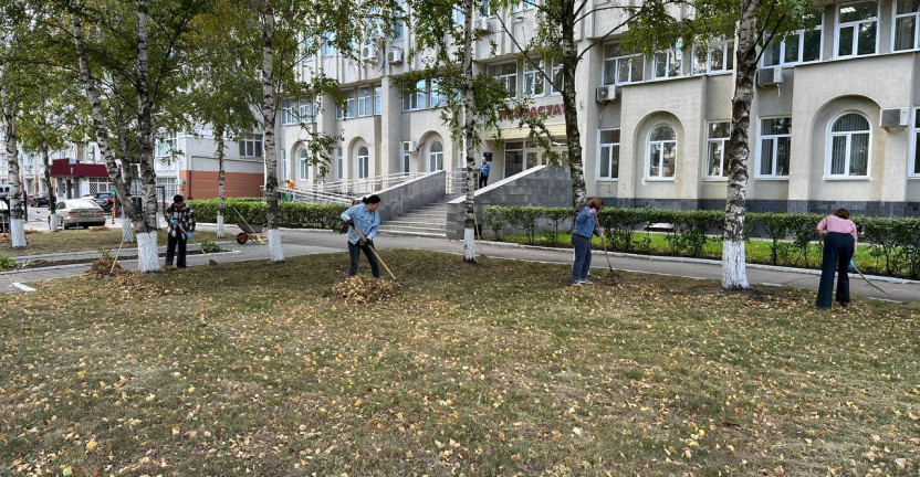 Сотрудники Пензастата присоединились к месячнику по благоустройству территорий